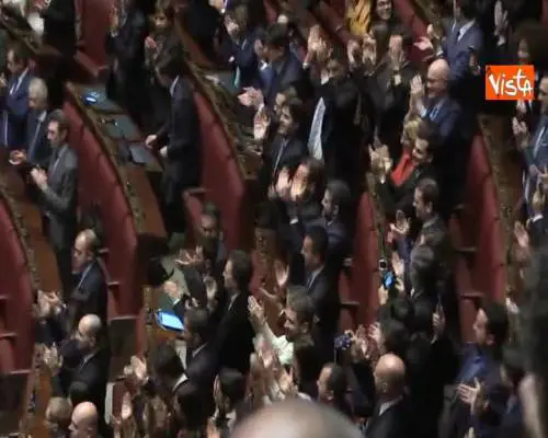 Camera, Fico presidente. Ma non tutti applaudono