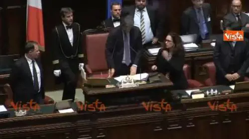 Boldrini sullo scranno per complimentarsi con Fico