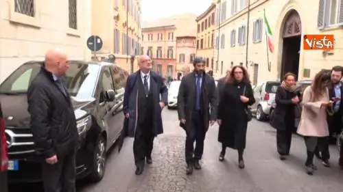 Fico raggiunge a piedi il Quirinale per le consultazioni