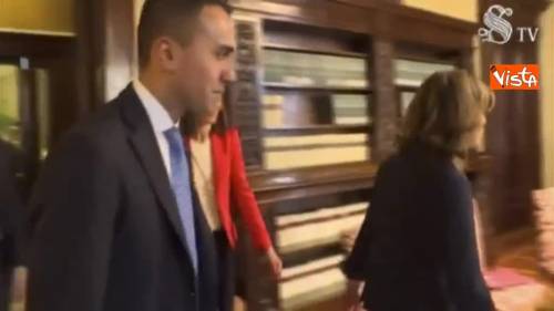 Di Maio a Casellati "Possiamo darci del tu?", lei scherza "Si, altrimenti mi sento vecchia"