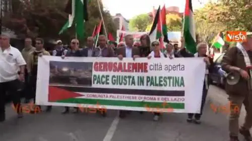 Bandiere palestinesi sfilano al corteo Anpi