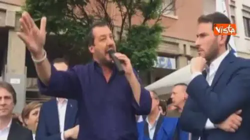 Salvini: "Governo solo con impegno a rimpatriare clandestini"