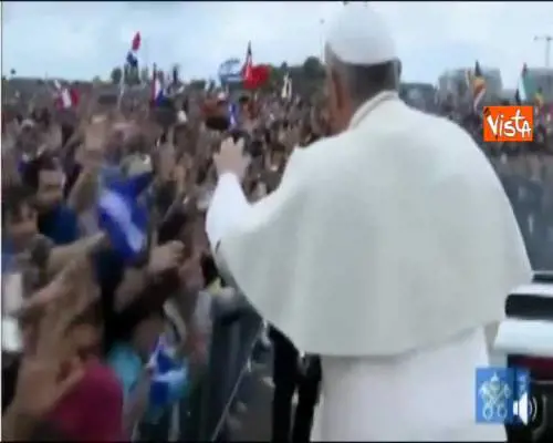 Grande accoglienza per Papa Francesco a Tor Vergata per 50esimo anniversario Cammino Neocatecumenale