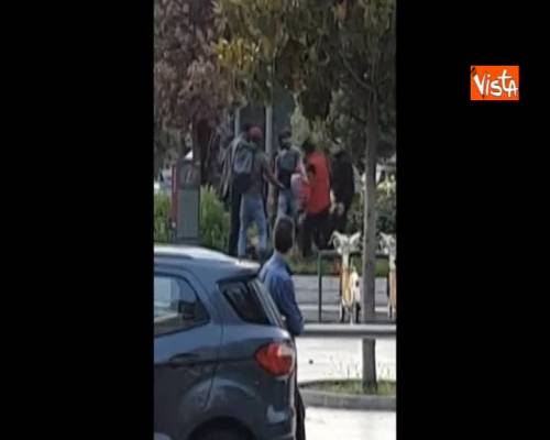 Rissa tra extracomunitari davanti alla stazione di Milano Centrale