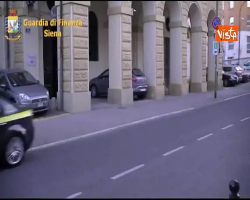 Intascavano soldi destinati ai centri migranti di Siena, coinvolto un sacerdote, le immagini