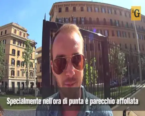 Caos sulla Metro C: pochi treni e viaggiatori bloccati