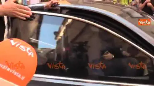 Conte va al Quirinale in auto blu:"Pronto giuramento"