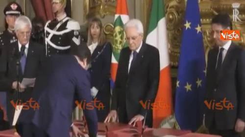Matteo Salvini e il giuramento col braccialetto del Milan