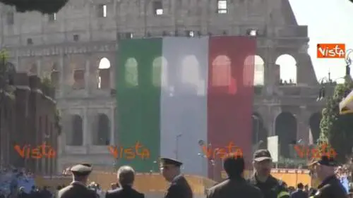 Il tricolore sul Colosseo