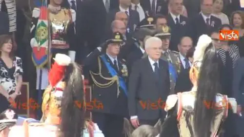 2 giugno, Salvini non canta l'inno d'Italia