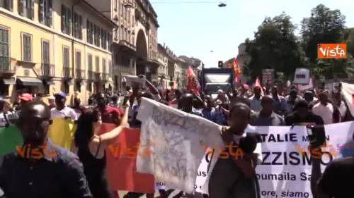 Il corteo antirazzista avverte Salvini: "La pacchia è finita"