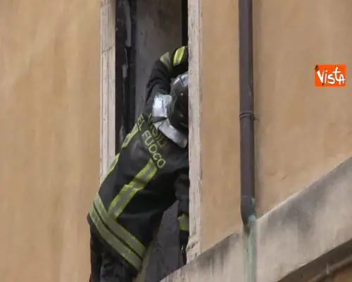 Incendio in un appartamento nel centro di Roma, ustionata una donna