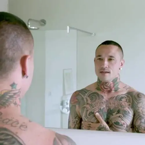 Nainggolan canta l'inno del Belgio in bagno