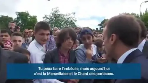 Macron sgrida il ragazzino: "Non fare l'imbecille"