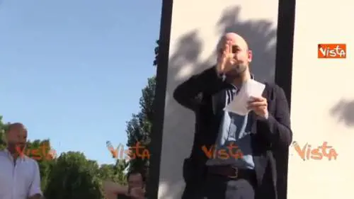 Saviano attacca Salvini: "Solo teatro e propaganda"
