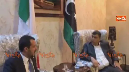 Migranti, Salvini: "Hotspot per migranti a sud della Libia"