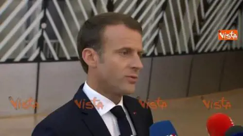 Macron: "Accordo al vertice Ue su migranti non è stato fallimento"