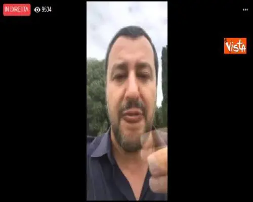 Salvini: ''Fa caldo farei bagno antimafia in piscina confiscata alla mafia''