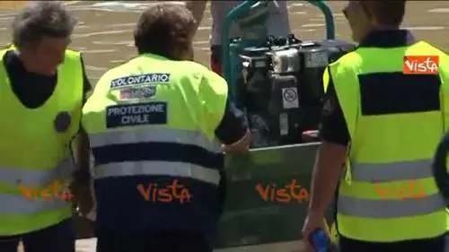 L'operaio: "Ho paura di morire qui"