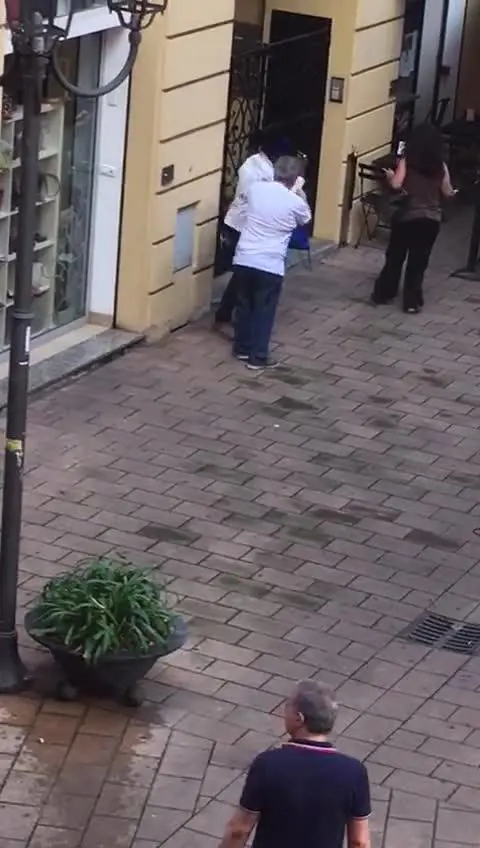 Ventimiglia, coppia di africani litiga in centro