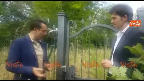 Sisma, delegazione Fdi a casa di Nonna Peppina: "Dopo terremoto costretta a vivere in una roulotte"