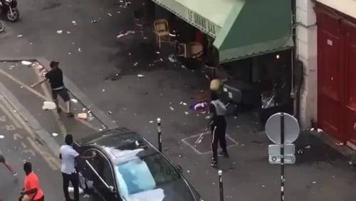 Saccheggi e incidenti a Parigi