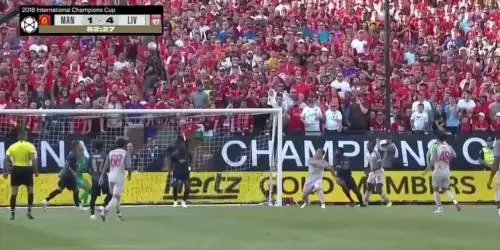 Shaqiri imita Cristiano Ronaldo: il gol in rovesciata è un capolavoro