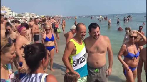 Salvini, bagno di folla a Milano Marittima