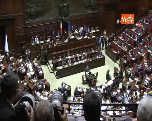 Fico in aula sbaglia nome del deputato Giacomoni e lui ribatte: "Grazie presidente F**a" 
