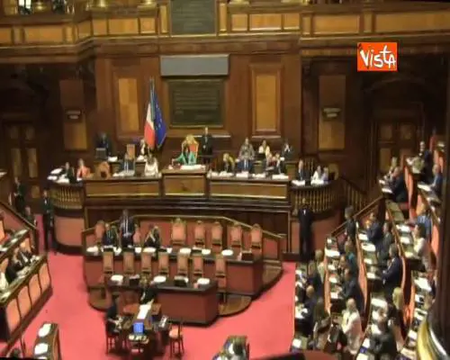 Air Force Renzi, bagarre in Senato