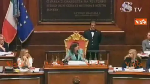 Bonafede: "Al Senato o al circolo ricreativo?". E FI lascia l'Aula