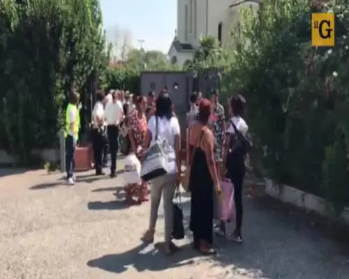 Occupata la stazione di Prima Porta: i rom accampati sui marciapiedi