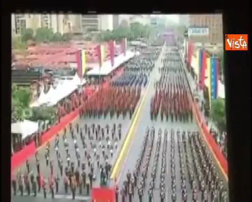 Venezuela, attentato durante parata: esplosione a pochi passi dal presidente Maduro