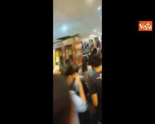 Terremoto in Indonesia, paura in un centro commerciale