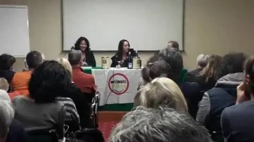 La tesi della Taverna sull'obbligo vaccinale: "Io facevo così..."