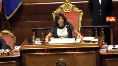 Dl dignita', Pd protesta in aula e Casellati li riprende: "Non siamo allo stadio"