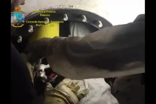 Palermo, sequestrata una nave con 20 tonnellate di hashish
