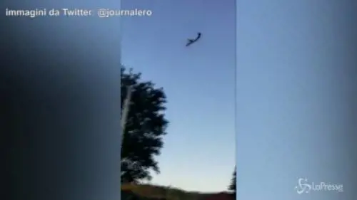 Usa, ruba aereo e decolla: il video dello schianto