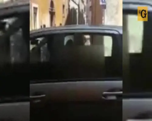 Roma, ecco i "furbetti" dell'area pedonale