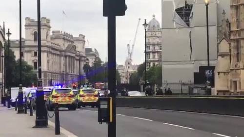 Londra, un'auto contro la folla: il momento dell'arresto