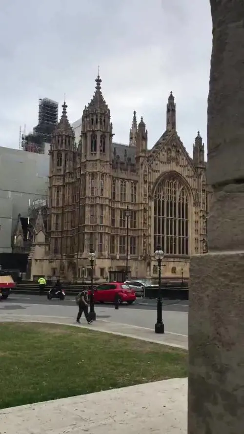 Londra, paura tra i passanti di fronte a Wesminster