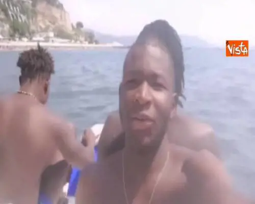 "Torniamo in Africa col pedalo", il video dedicato a Salvini di Lamin Ceesay