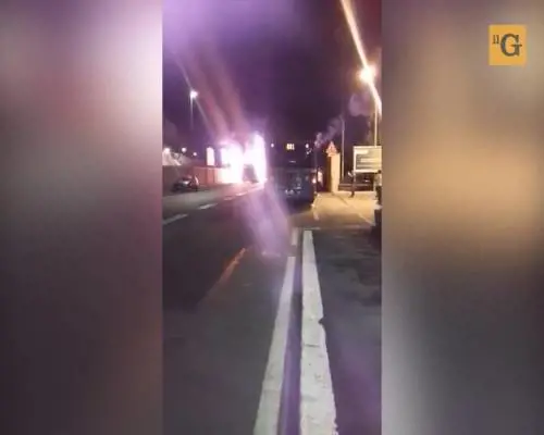 Roma, ennesimo bus in fiamme