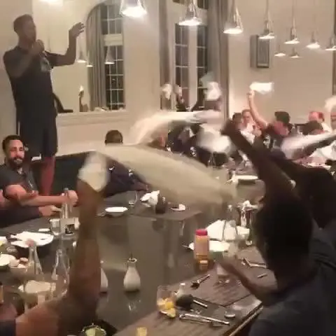 Francia, in ritiro la nazionale canta "Bella ciao"