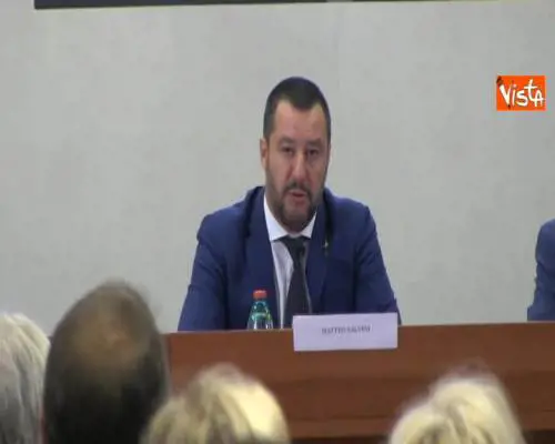 Fondi Lega, Salvini: "Ci tolgano tutto io sono tranquillo, gli italiani sono con noi"