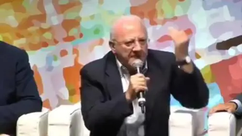 De Luca striglia il Pd su migranti e sicurezza