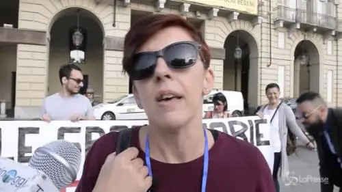 Torino, mamme in piazza contro assegnazione voucher scuola: "Penalizzati gli italiani"