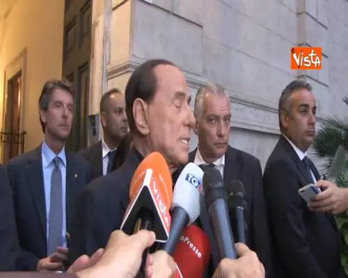 Berlusconi: "Centrodestra resiste, presto tornerà al governo"