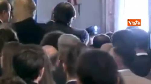 Berlusconi, standing ovation e inno FI quando lascia palco convention a Fiuggi