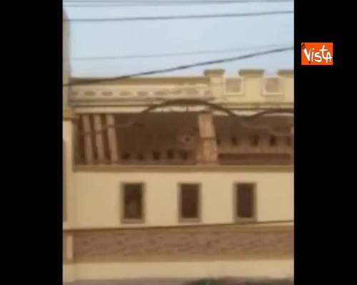 Terremoto in Indonesia,lo tsunami ripreso dal balcone di un cittadino